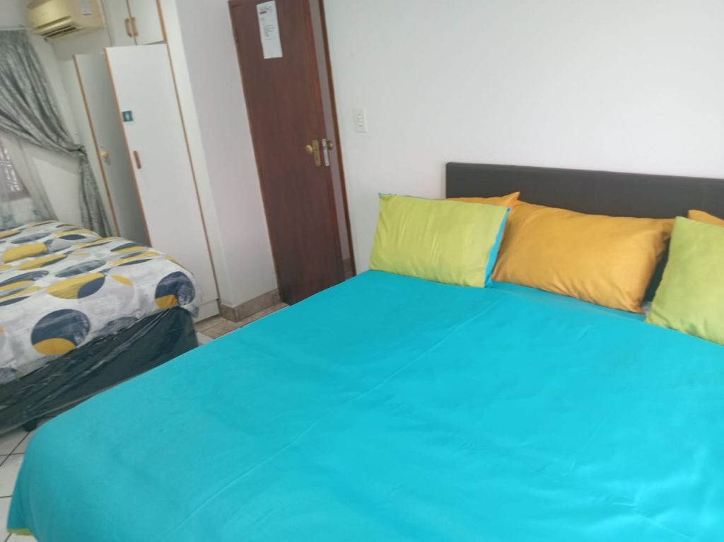 king and 2 single beds